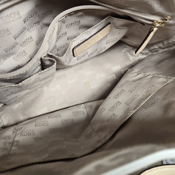 Michael Kors White Large Tote Purse - Picture 7 of 8